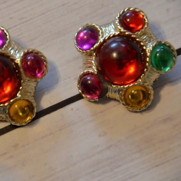 large vintage huge 1980's colorful rhinestone cab earrings - Picture 5 of 7